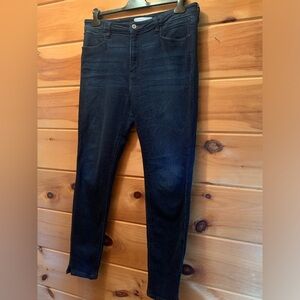 Women’s dark wash Kancan made for Maurice’s stretchy and soft jeans size 31.